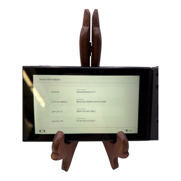 Nintendo Switch withGray Joy-Con (HAC-001-01) & Charger - Picture 5 of 7